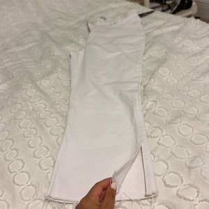 New with tag Ultra High Rise Kick Flare white jean’s Abercrombie & Fitch